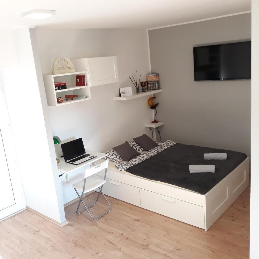 Studio Apartman "Nicole" Pula Exterior photo