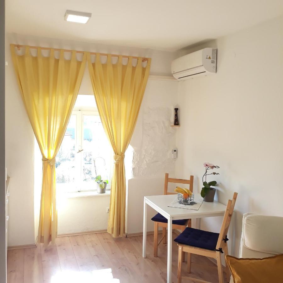 Studio Apartman "Nicole" Pula Exterior photo