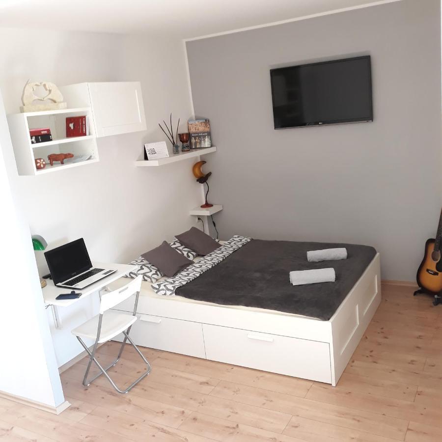 Studio Apartman "Nicole" Pula Exterior photo