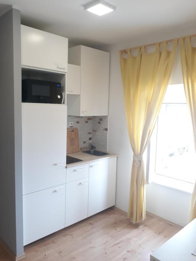 Studio Apartman "Nicole" Pula Exterior photo